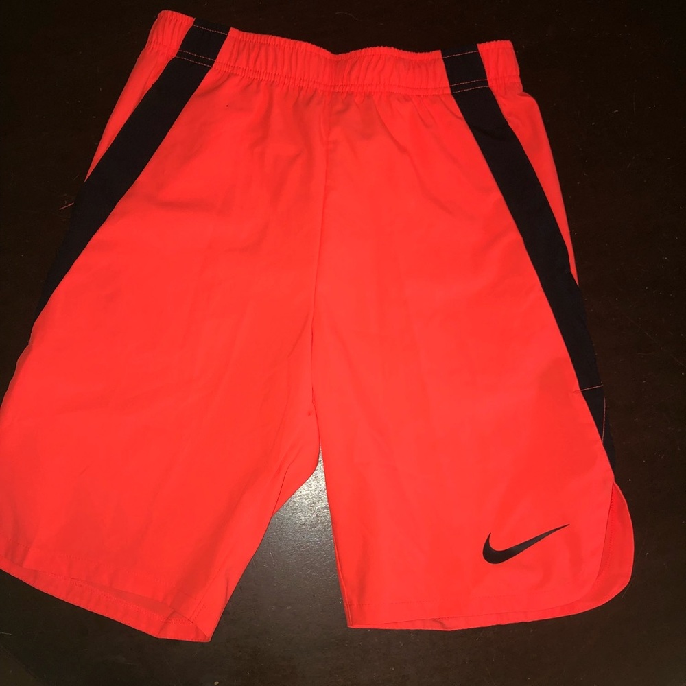 🏈CLOSET CLOSING EVERYTHING MUST GO 🏈NWT BOYS NIKE SHORTS